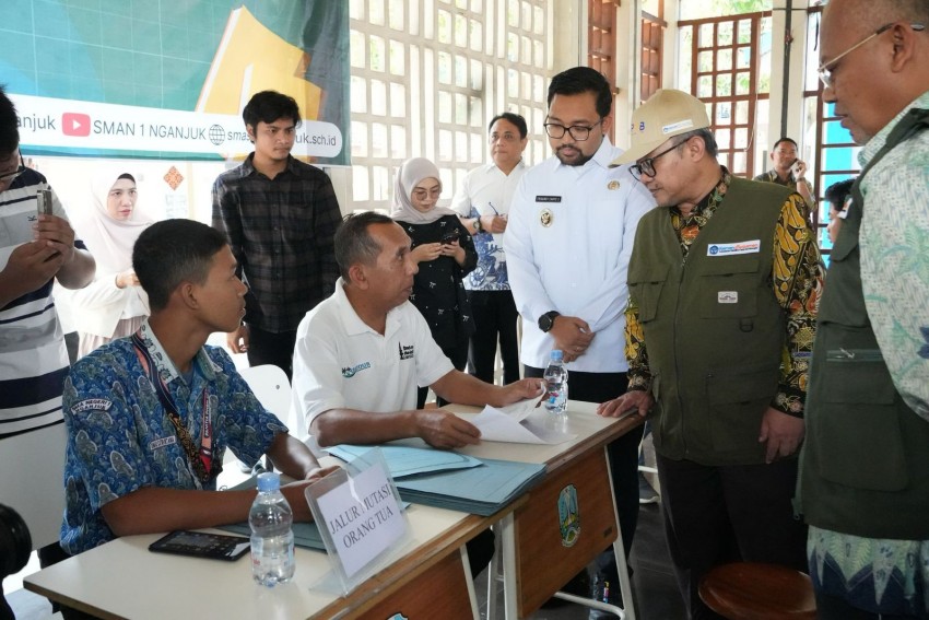 Pantau Langsung, Mendikdasmen Apresiasi Praktik Baik SPMB di Nganjuk
