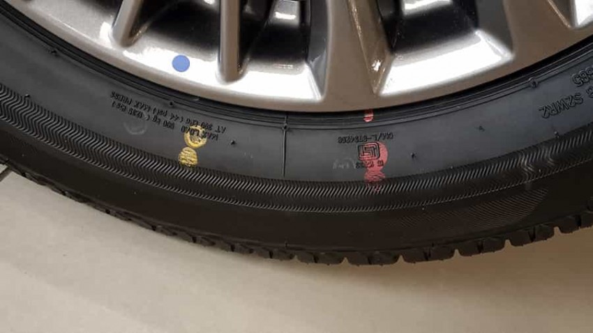 Jangan Sampai Nggak Tahu, Ini Arti Bulatan Merah dan Kuning di Ban Mobil!