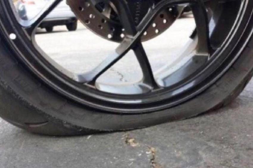 Ban Tubeless Motor Milikmu Sering Kempes? Ini Penyebabnya