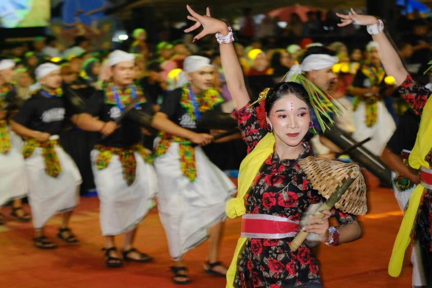 Festival Ronthek Pacitan: Kolaborasi Seni Tradisi dan Ekonomi Kreatif dari Daerah