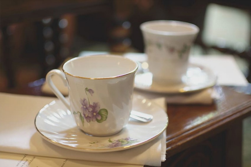 Air dalam Cangkir: Pelajaran tentang Stres, Karunia, dan Kehidupan dari Sebuah Dapur