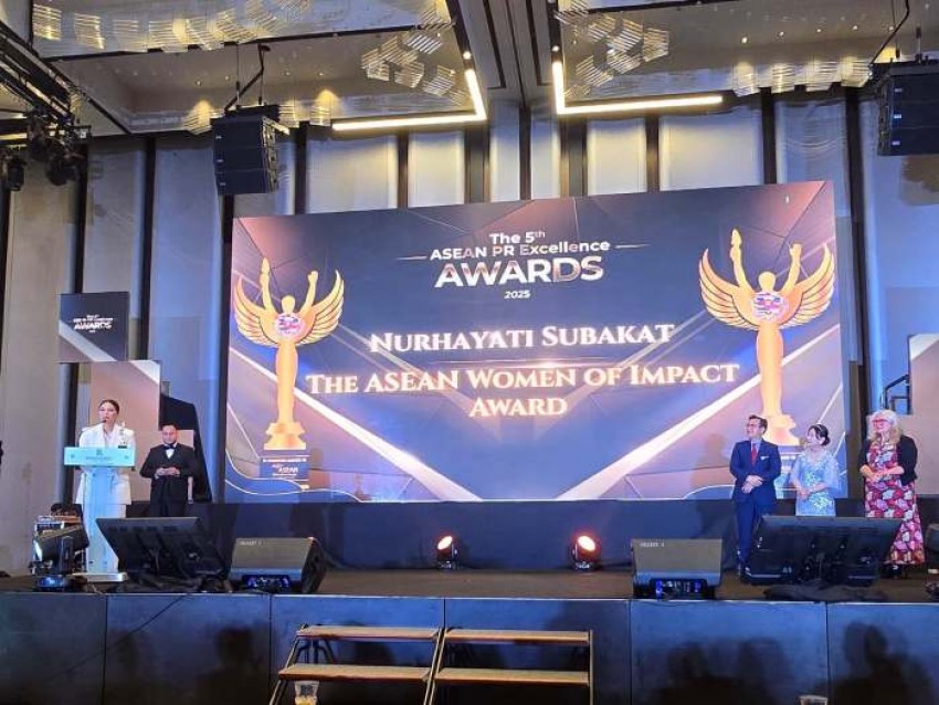 Penuh Inspirasi, Nurhayati Subakat Dianugerahi ASEAN Women of Impact Award 2025