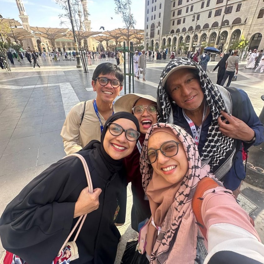 Tak Janjian Umrah Bareng, Keluarga Ikang Fawzi Bertemu Shahnaz Haque Tanpa Sengaja di Madinah