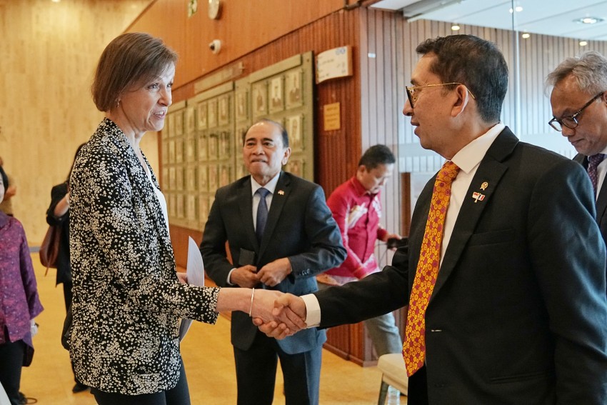 Indonesia Hadiahkan Wastra Nusantara ke UNESCO, Simbol Diplomasi Budaya di Paris