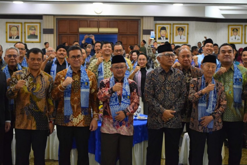 Menteri Abdul Mu'ti Terima Penghargaan 75 Tokoh Pamomong Jawa Tengah, Atas Kontribusi Dorong Transformasi Pendidikan