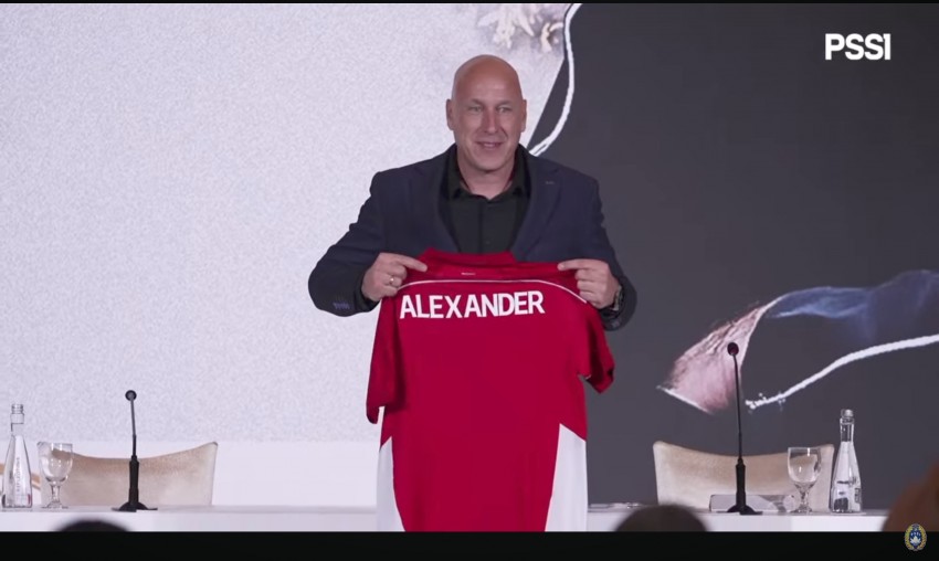 Alexander Zwiers Fokuskan 100 Hari Pertama dengan Observasi Sepak Bola Indonesia