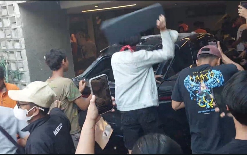 Deretan Barang Mewah dan Uang Tunai Raib Dijarah dari Rumah Ahmad Sahroni, Viral di Media Sosial