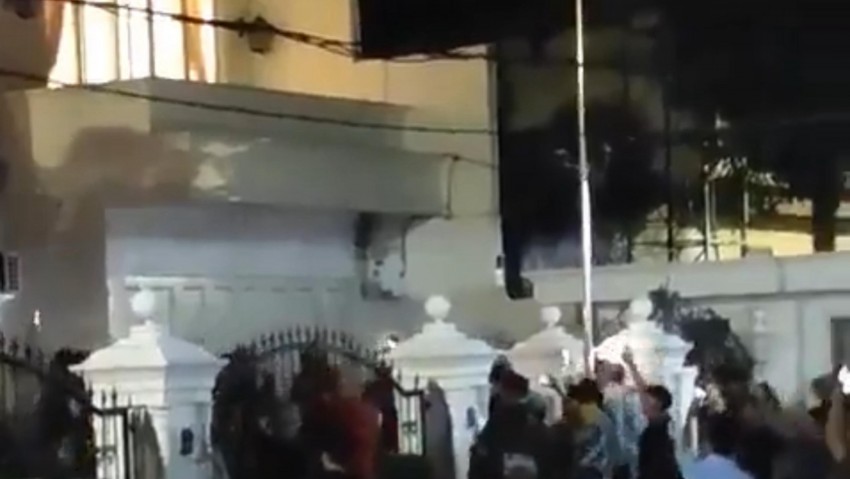 Massa Obok-Obok Rumah Uya Kuya di Pondok Bambu, Kekacauan Tak Terhindarkan