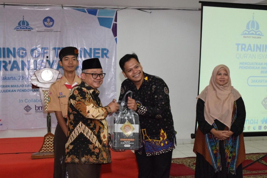 Pertama Kali, Kemendikdasmen Gelar Pelatihan Baca Alquran dengan Bahasa Isyarat