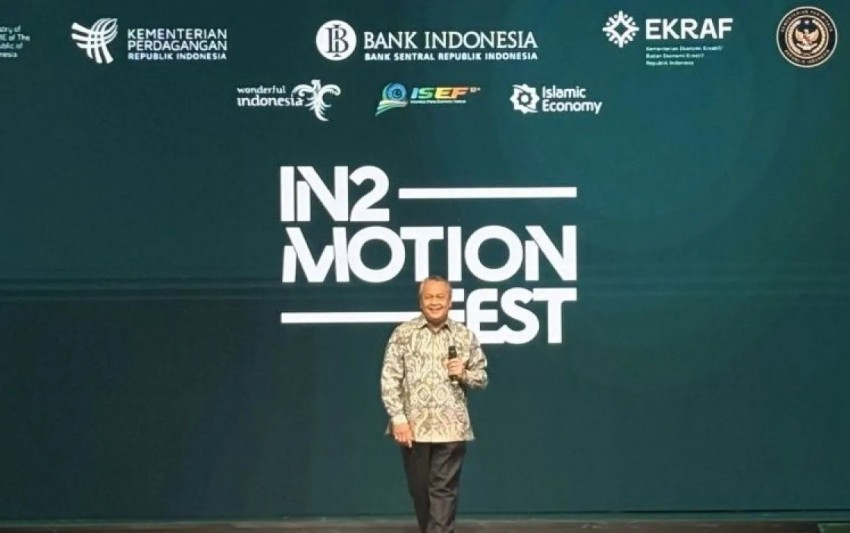 Momen Menarik di IN2MOTIONFEST 2025, Gubernur BI Melenggang di Catwalk Bak Model Profesional