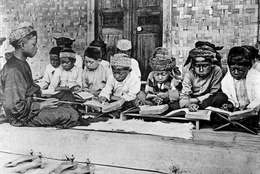 Di Antara Nilai dan Teknologi: Pesantren di Persimpangan Zaman