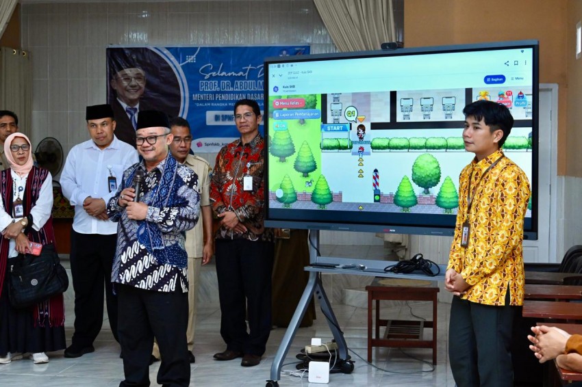 Mendikdasmen Sebut Kehadiran Papan Interaktif Digital Memudahkan Proses Belajar dan Jadi Lebih Menarik