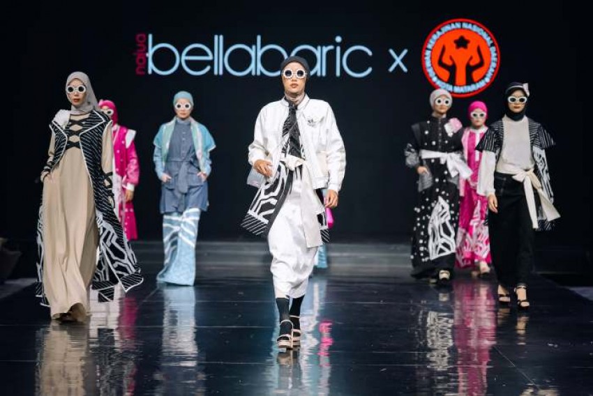 Koleksi Dua Sisi Dunia Karya Najua Yanti Hadirkan Gaya Feminin Elegan dalam Balutan Batik NTB