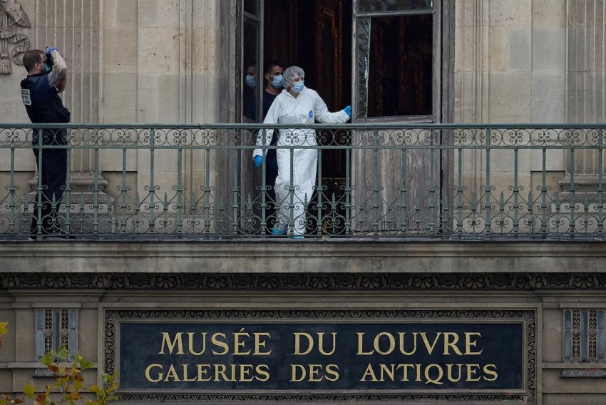 Hari Kelima Penyelidikan, Polisi Analisis Jejak DNA Pencuri di Museum Louvre Paris