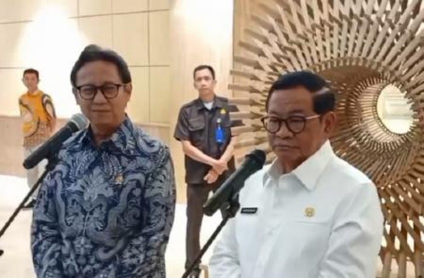 Menkes Imbau Warga Pakai Masker, Waspadai Paparan Mikroplastik dari Air Hujan