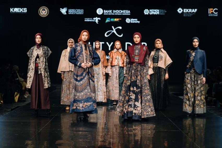 Koleksi Sekar Bayat Hadirkan Gaya Elegan Perpaduan Batik Tulis dan Tenun NTT