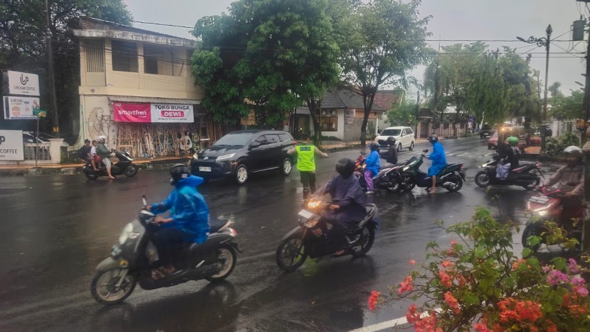 BMKG Peringatkan Curah Hujan Meningkat, Puncak Musim Hujan Diprediksi Terjadi Hingga Awal 2026