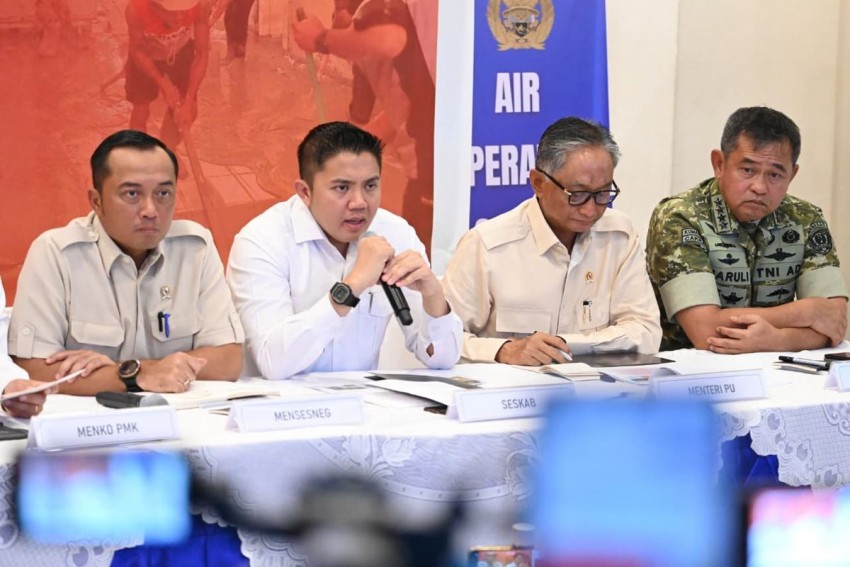 Seskab Teddy Soal Desakan Status Bencana Nasional: Negara Sudah Lakukan Penanganan Skala Nasional