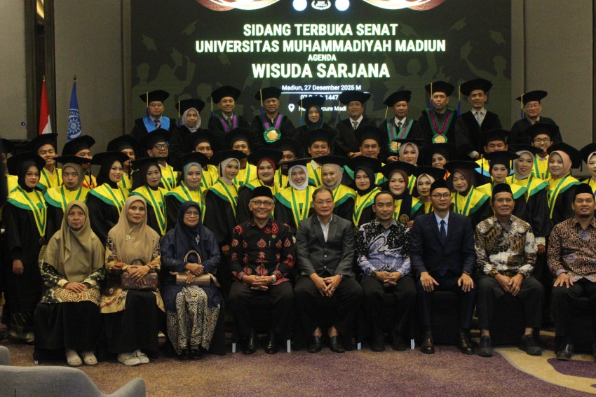 Pesan Rektor UMMAD di Wisuda 2025: Jangan Berhenti Kuliah Hanya karena Terkendala Biaya