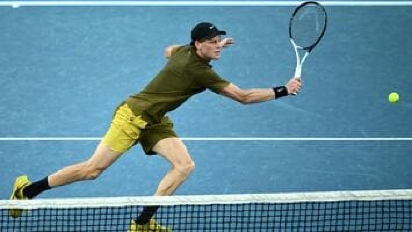 Jannik Sinner Melangkah Mantap, Lawan Mundur di Babak Pertama Australia Open