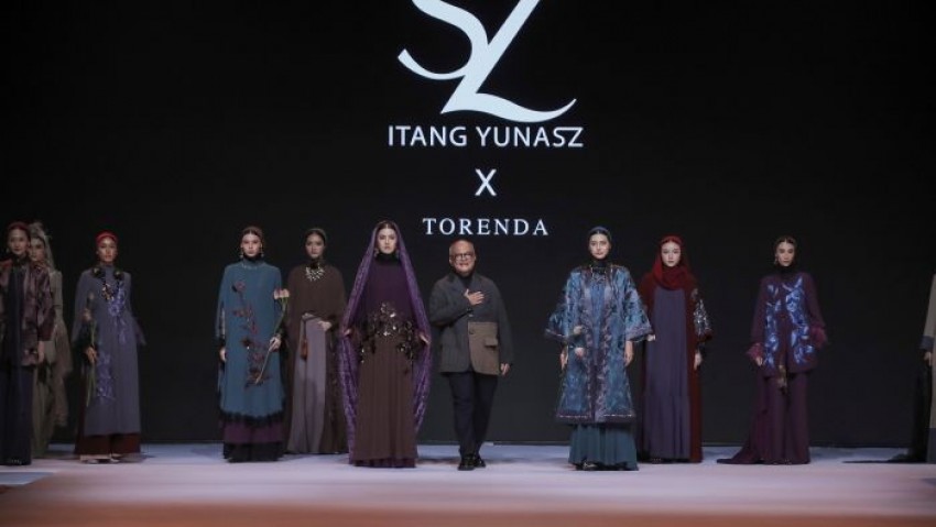 Koleksi Seroja in Bloom dari Itang Yunasz, Tampilan Gaya Elegan di Hari Raya