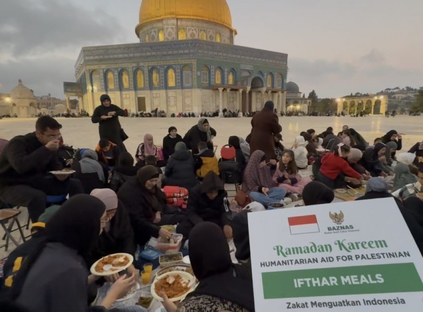 BAZNAS Gelar Buka Puasa Bersama Warga Palestina di Masjid Al-Aqsa