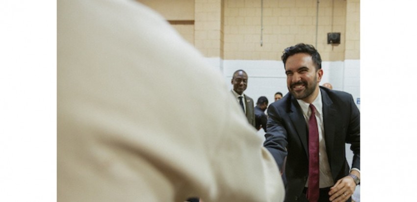 Wali Kota NYC Zohran Mamdani Shalat Id Bareng Ratusan Warga di Brooklyn