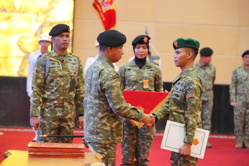 Panglima TNI Anugerahkan KPLB Prajurit TNI Berprestasi Juara Pertama Hafalan 30 Juz Al Quran
