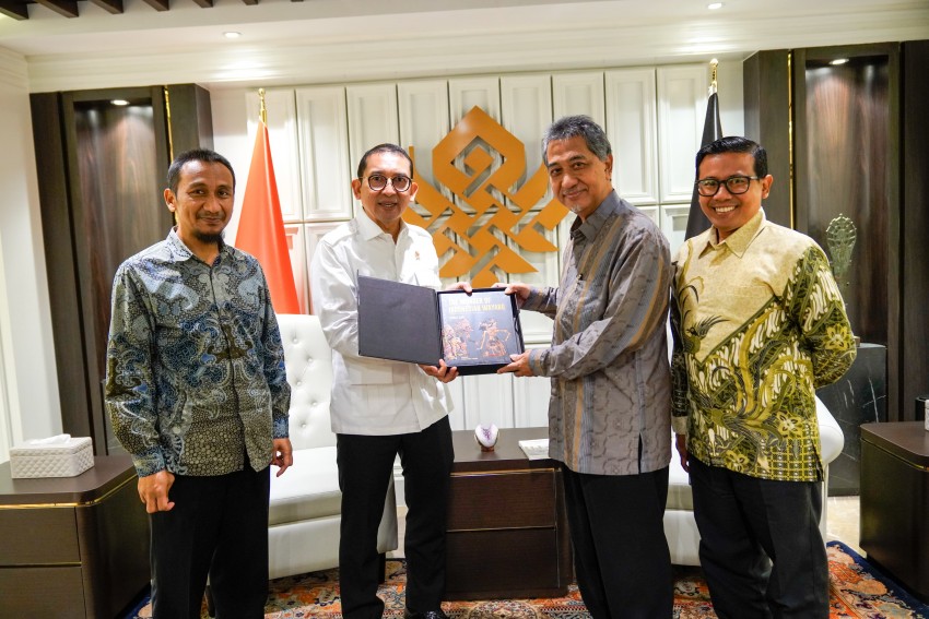 Gebrakan Menbud Fadli Zon: Gandeng Gontor, Dorong Pesantren Jadi Warisan Budaya Dunia!
