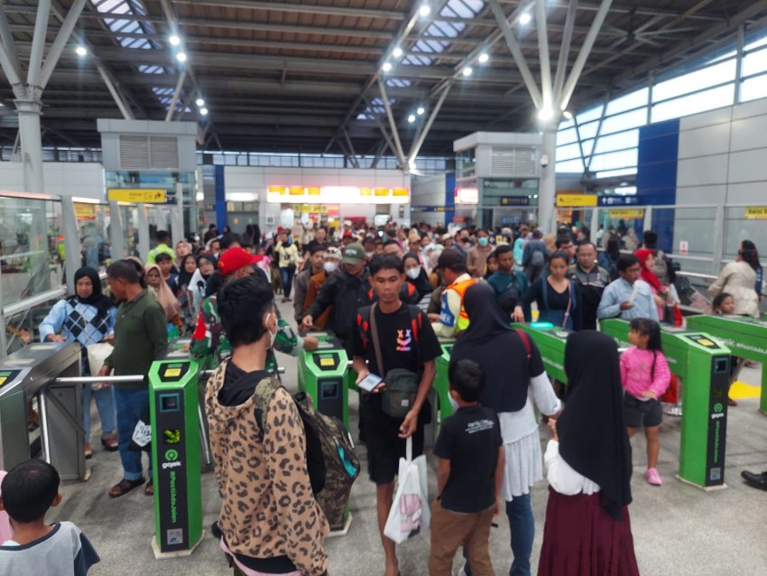 Cikarang Line Terus Bertumbuh, Perluasan Elektrifikasi ke Cikampek Jadi Jawaban Kebutuhan Perjalanan Masyarakat