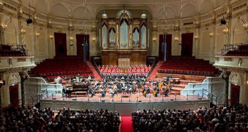 Avip Priatna dan JCO Sukses Gelar Konser di Panggung Concertgebouw Amsterdam