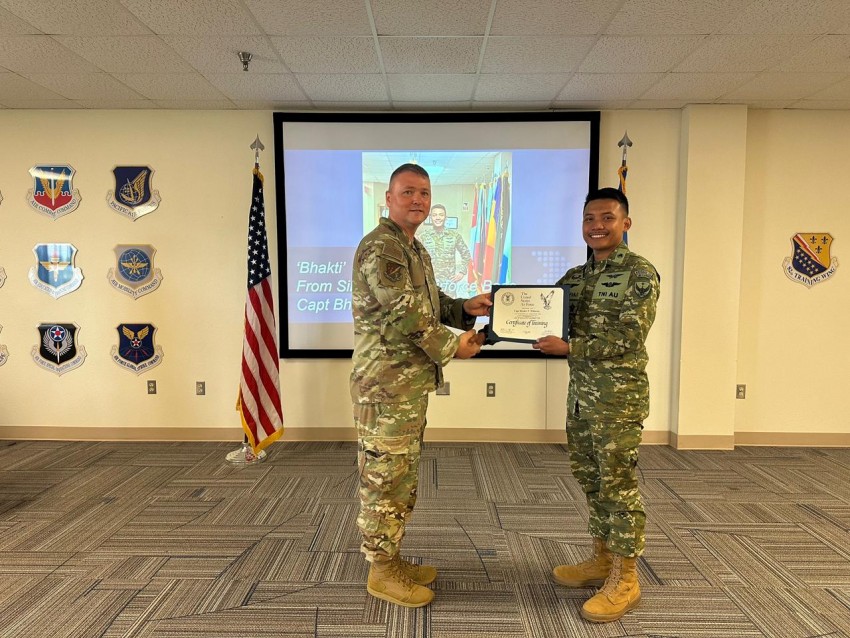 Perwira TNI AU Rampungkan Logistic Readiness Officer Course di Sheppard Air Force Base