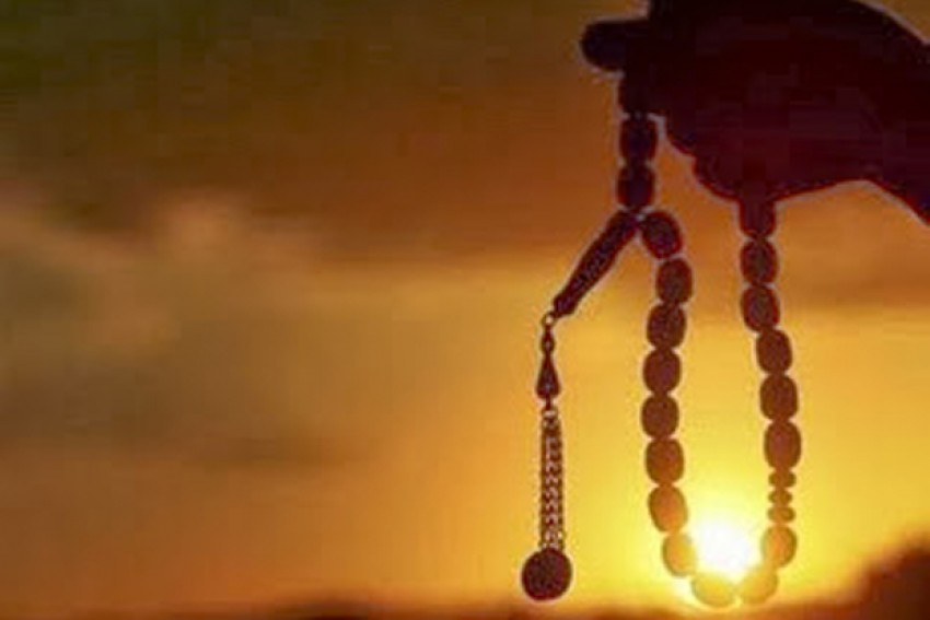 Patroli Cahaya: Ada Malaikat yang Bertugas Mencari Majelis Dzikir