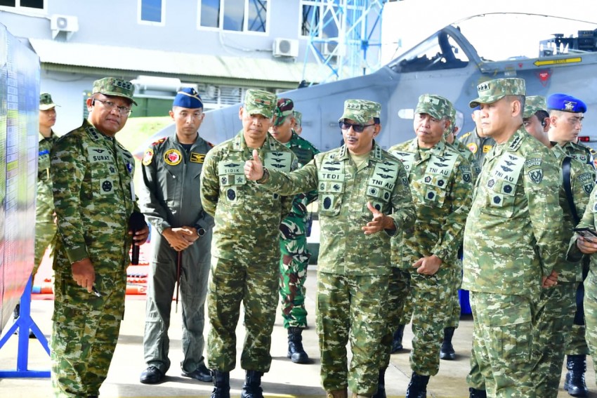 Tinjau Kesiapan Operasional Satuan TNI AU di Bumi Khatulistiwa, Wakasau Tekankan Pentingnya Profesionalisme Prajurit