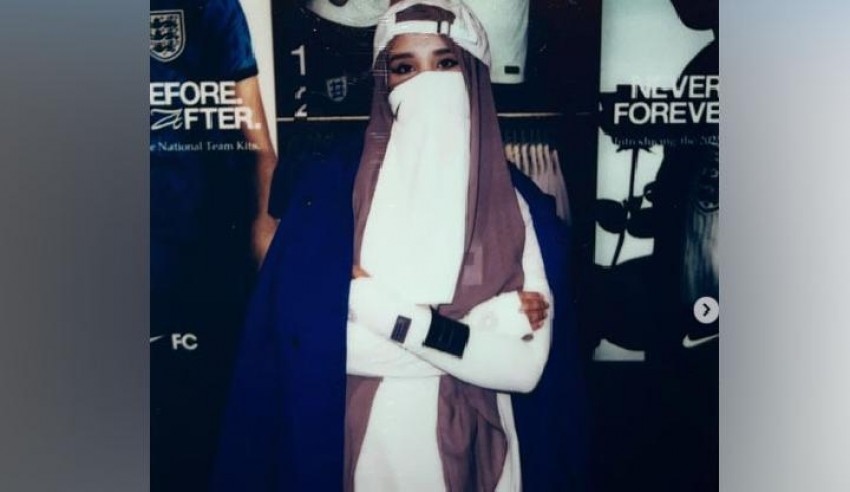 Sosok Inspiratif Saeedah Haque: Desainer Muda Otodidak Ciptakan Abaya Streetwear Pertama di Dunia Hingga Masuk Daftar Forbes