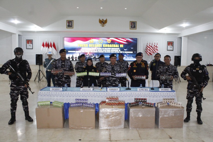 Sinergitas TNI AL dan Bea Cukai Gagalkan Penyelundupan 3,9 Juta Batang Rokok Ilegal di Makassar, Selamatkan Kerugian Negara Miliaran Rupiah