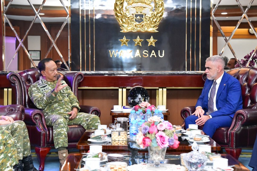 Perkuat Sinergi dengan Industri Pertahanan Global, Wakasau Terima Audiensi Delegasi Leonardo S.p.A Italia