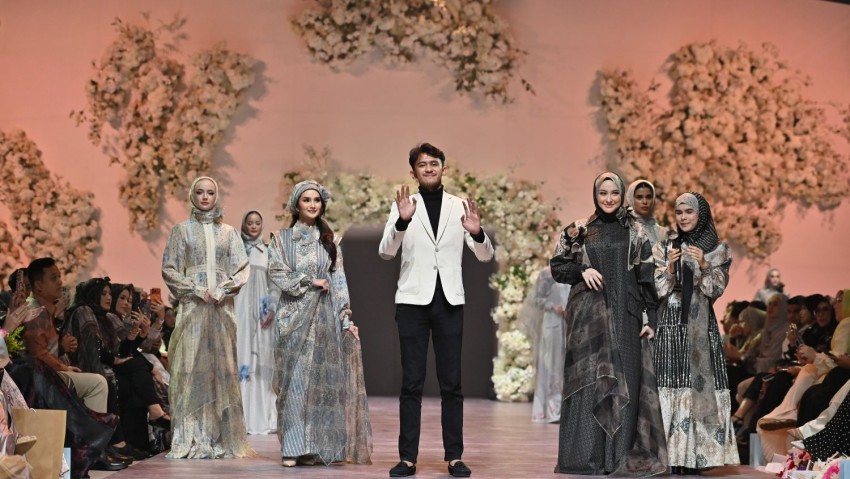Mosaic Bloom dari Amyza, Wujudkan Keindahan Bunga Peony dan Arsitektur Timur Tengah dalam Fashion