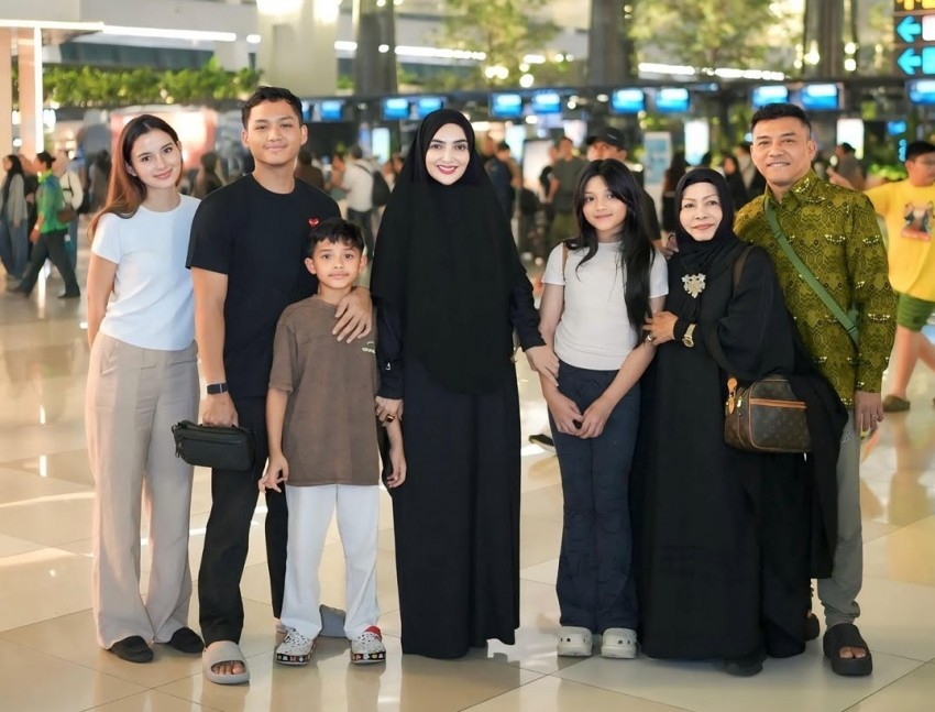 MasyaAllah! 6 Artis Ini Naik Haji 2026, Ada yang Berangkat di Usia Muda