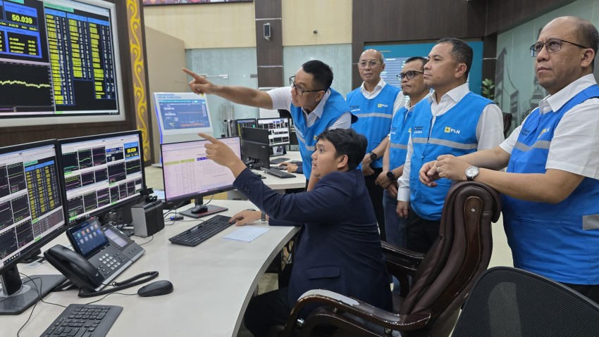 Kunjungi Pusat Pengatur Beban Sumatra, Dirut PLN Pimpin Upaya Percepat Pemulihan Sistem Kelistrikan Sumatra