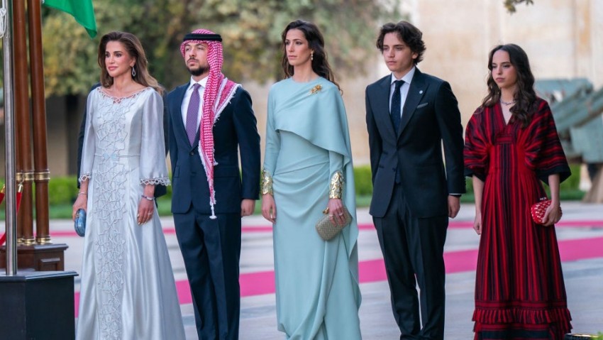 Fashion Royal Family Yordania Curi Perhatian, Gaya Ratu Rania dan Putri Rajwa Penuh Makna
