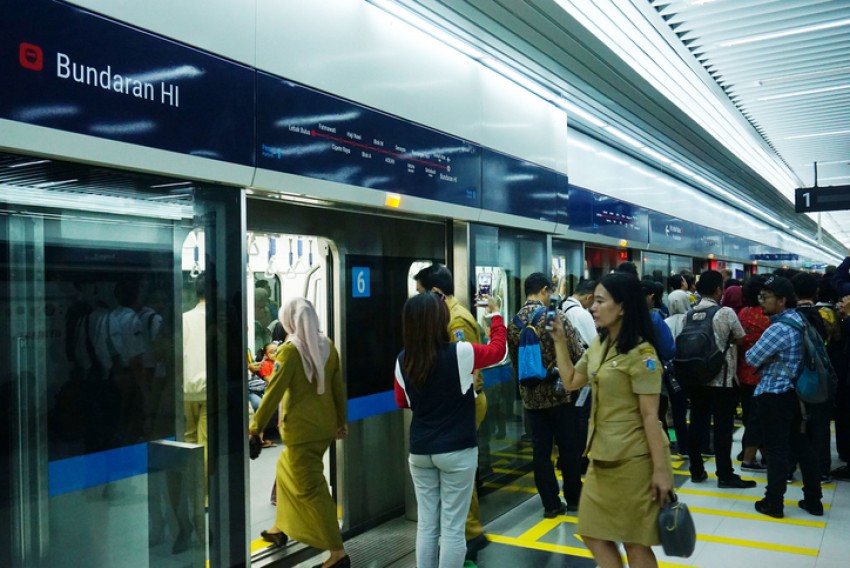 Karyawan Swasta Bisa Naik Transum Jakarta Gratis, Begini Caranya
