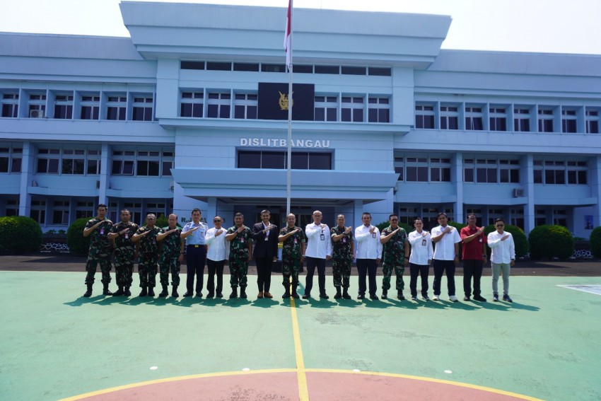 Dislitbangau Raih Penghargaan atas Keberhasilan Pengembangan Bom Udara Karya Anak Bangsa