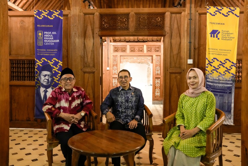 Fadli Zon Kunjungi Budayawan Achmad Charris Zubair, Soroti Pelestarian Warisan Buday