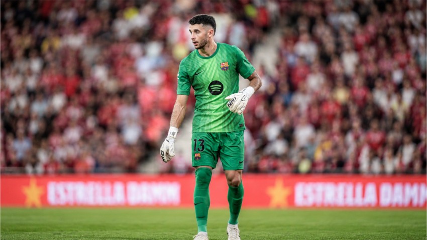 Kiper Barcelona Dapat Tawaran Pinjaman Setelah Debut Internasional
