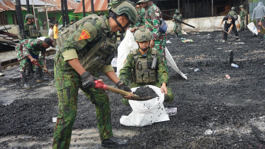 Marinir TNI AL Bangkitkan Harapan Pascakebakaran Pesantren Islam di Papua Tengah