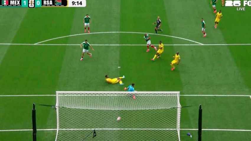 Meksiko Unggul 1-0 atas Afrika Selatan di Babak Pertama Piala Dunia 2026, Gol Quinones Berawal dari Blunder Fatal