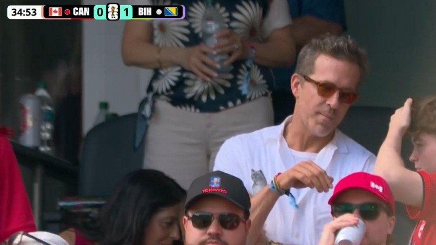 Bintang Hollywood Ryan Reynolds Jadi Sorotan di Tribun Saat Kanada Hadapi Bosnia