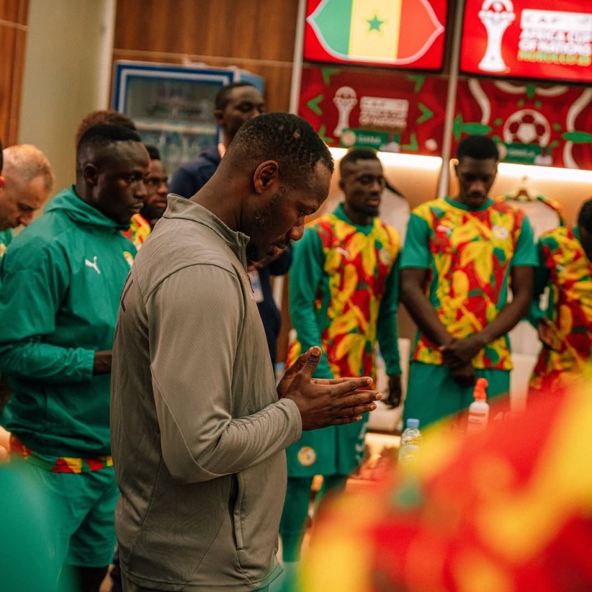 Viral! Pape Thiaw, Pelatih Timnas Senegal Lebih Pilih Shalat Jumat dari Final Piala Dunia