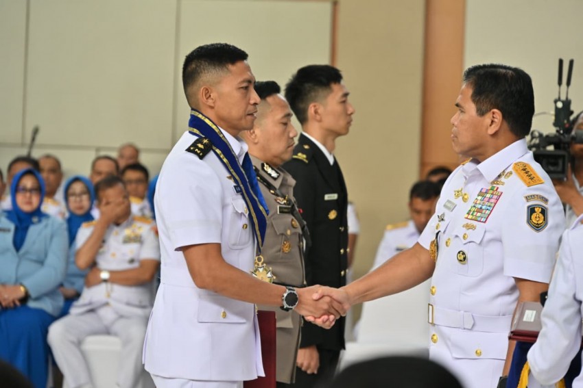TNI AL Wisuda Perwira Dikreg Seskoal, Cetak Pemimpin Maritim Unggul Hadapi Tantangan Global